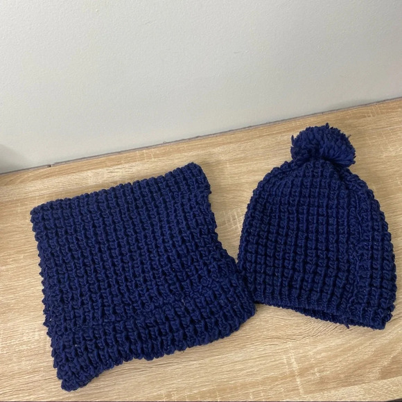 Matching Metallic Knit Infinity Scarf And Pom Pom Hat Set Blue One Size - Picture 5 of 5